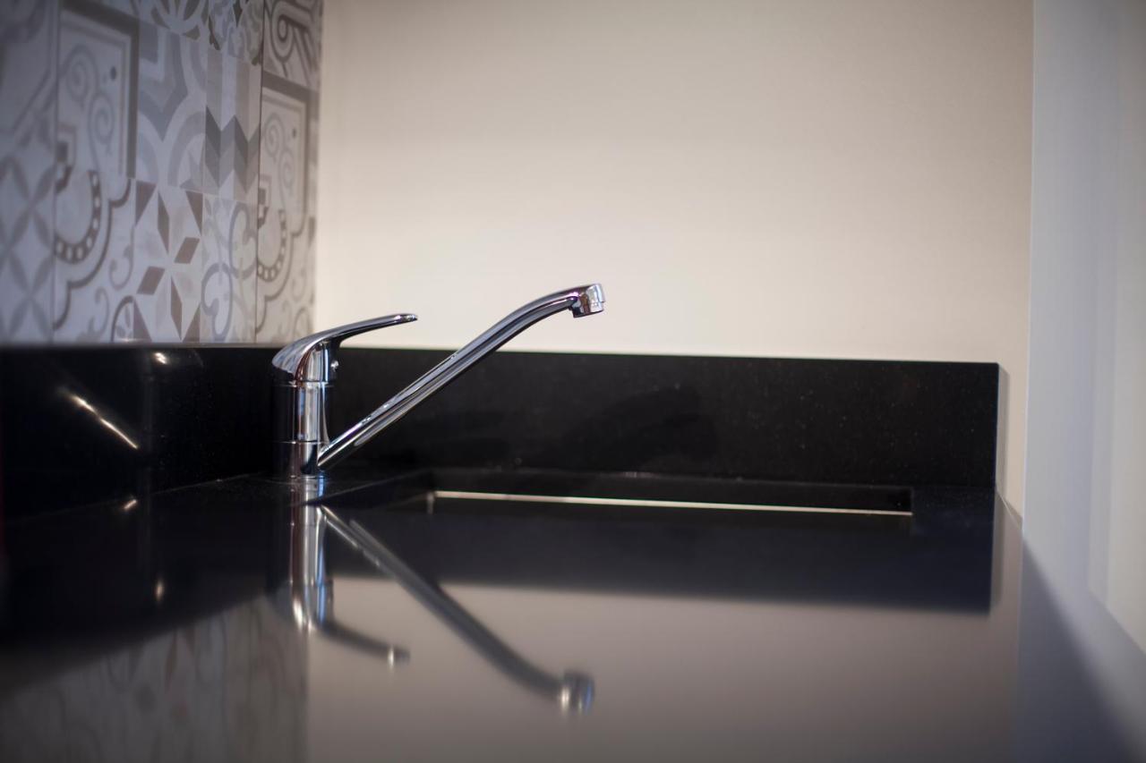 Luxury Suites Riverside Residence By Rikas Hotels Antwerpen Exteriör bild