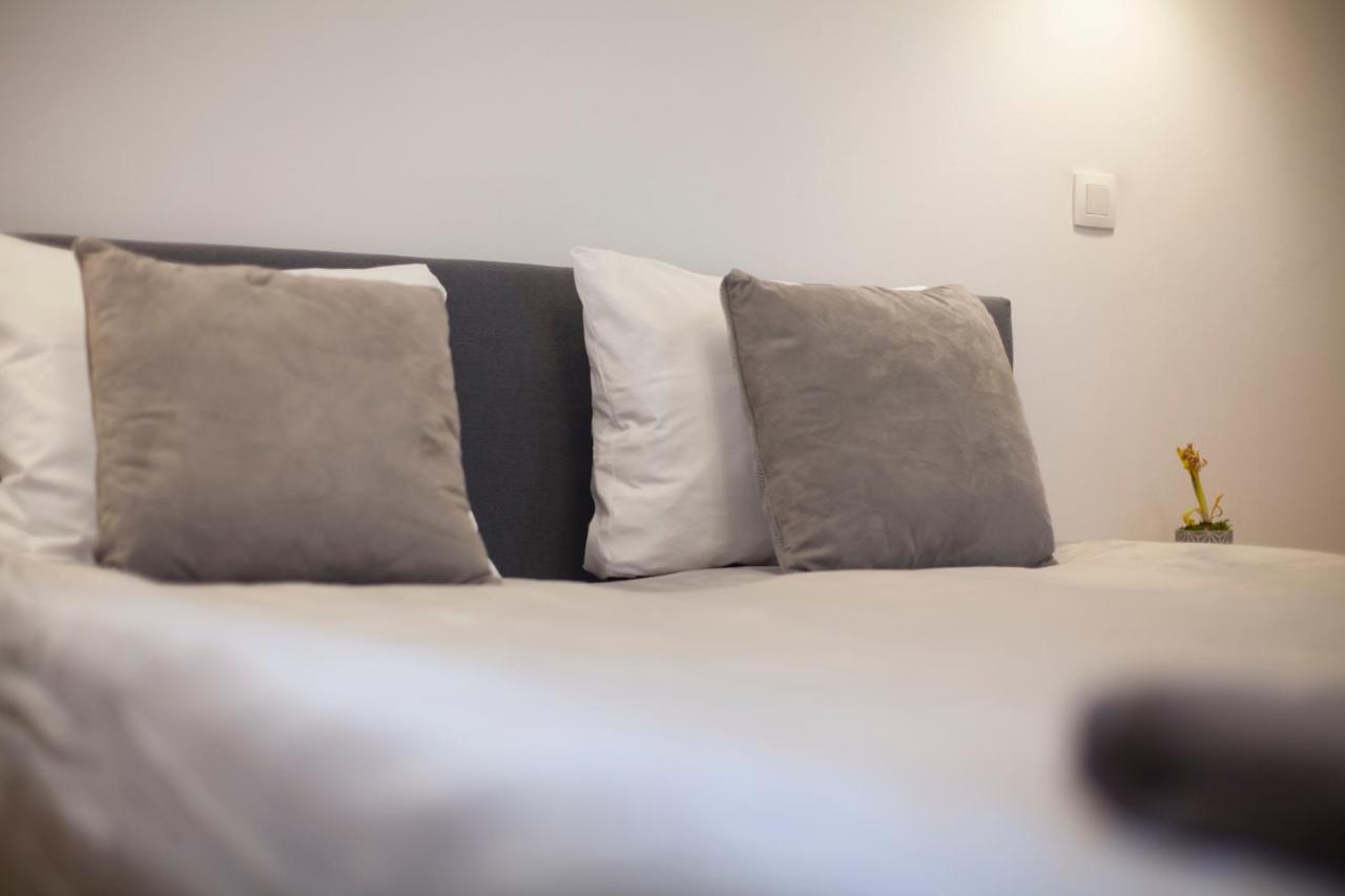 Luxury Suites Riverside Residence By Rikas Hotels Antwerpen Exteriör bild